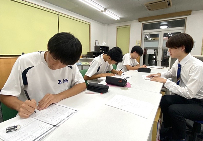 授業以外の日も自習ができます。
