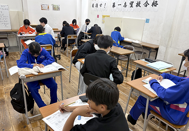 お通いの中学校に合わせたテスト対策が自慢です!