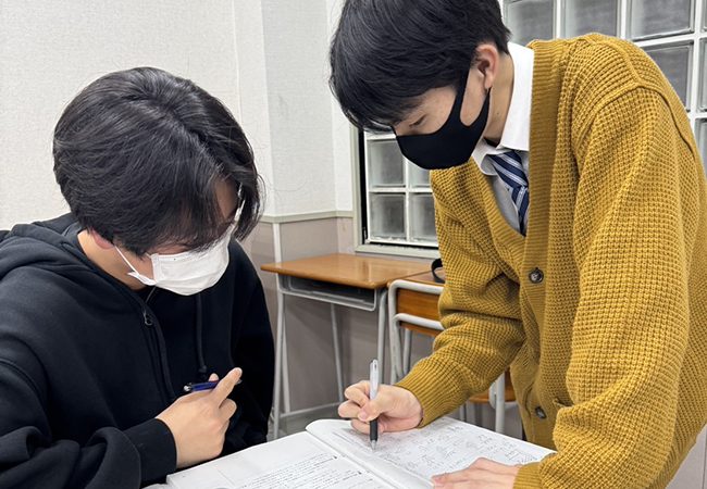 生徒の疑問はわかるまで一緒に考えます!