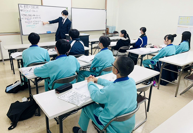 シリア(集団クラス)は中3のみ開講中です!